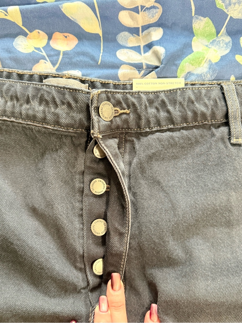Universal Thread Dark Indigo Frayed Hem Denim Shorts Plus Size 24W - Picture 5 of 9